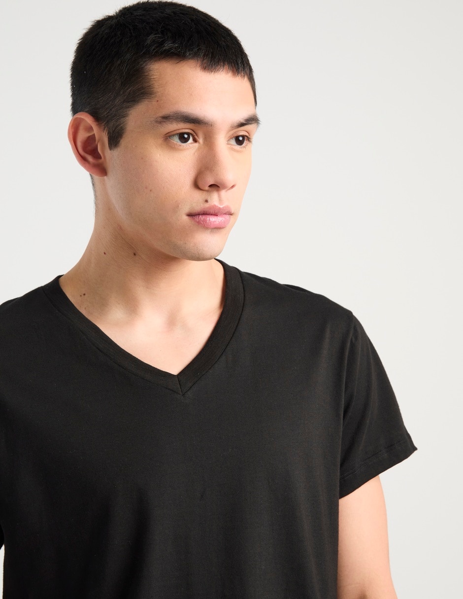Set playera cuello V para hombre 4